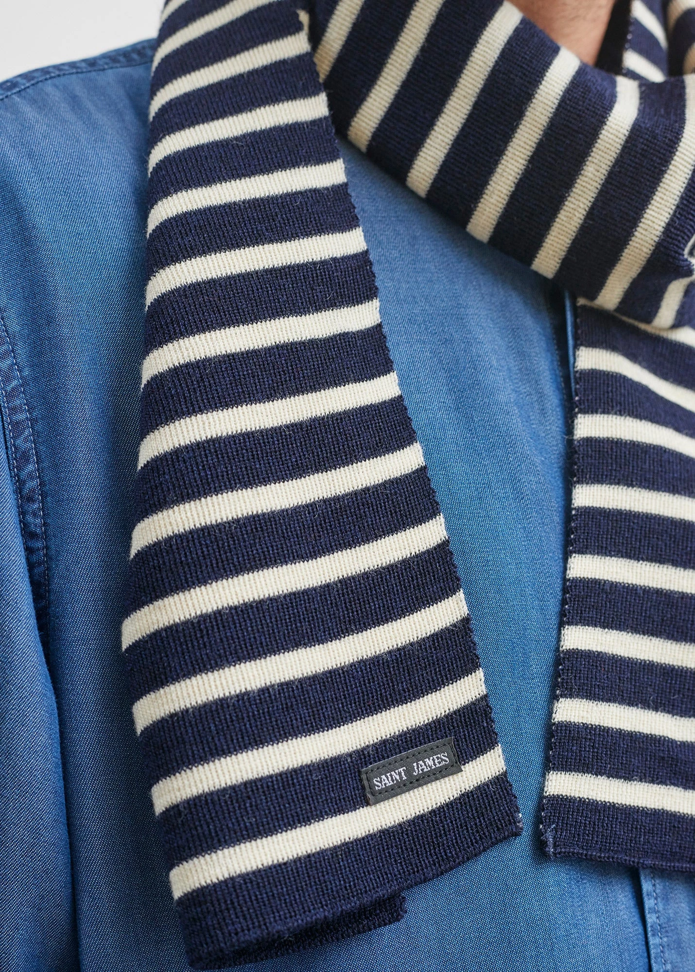 SAINT JAMES Echarpe Rayée Scarf - En Pure Laine Vierge (MARINE/ECRU) 4 SAINT JAMES Echarpe Rayée Scarf - En Pure Laine Vierge (MARINE/ECRU) - Image 2