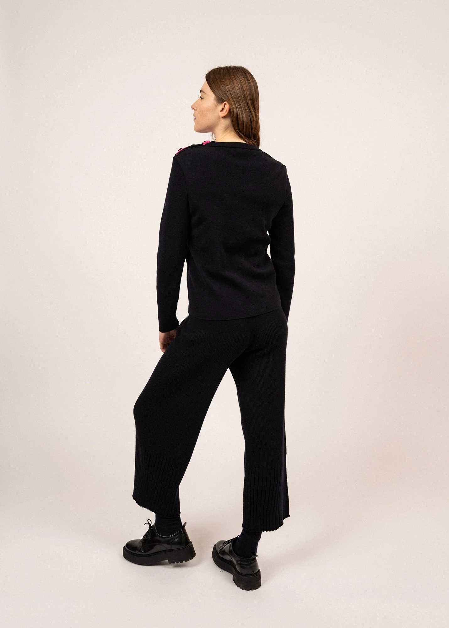 Pull Marin à Rayures Placées Iris - SAINT JAMES X Isabelle Ballu (NAVY/ROSE FLUO) 4 Pull Marin à Rayures Placées Iris - SAINT JAMES X Isabelle Ballu (NAVY/ROSE FLUO) - Image 2