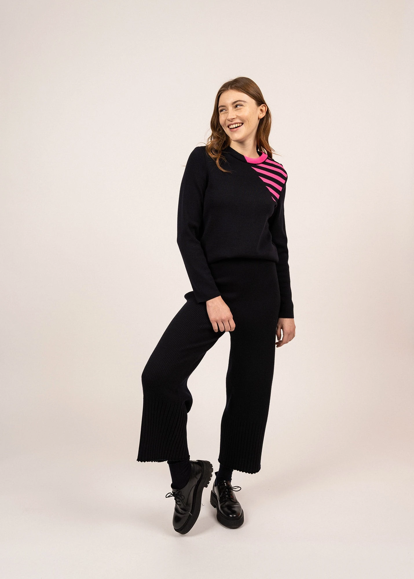 Pull Marin à Rayures Placées Iris - SAINT JAMES X Isabelle Ballu (NAVY/ROSE FLUO) 5 Pull Marin à Rayures Placées Iris - SAINT JAMES X Isabelle Ballu (NAVY/ROSE FLUO) - Image 3