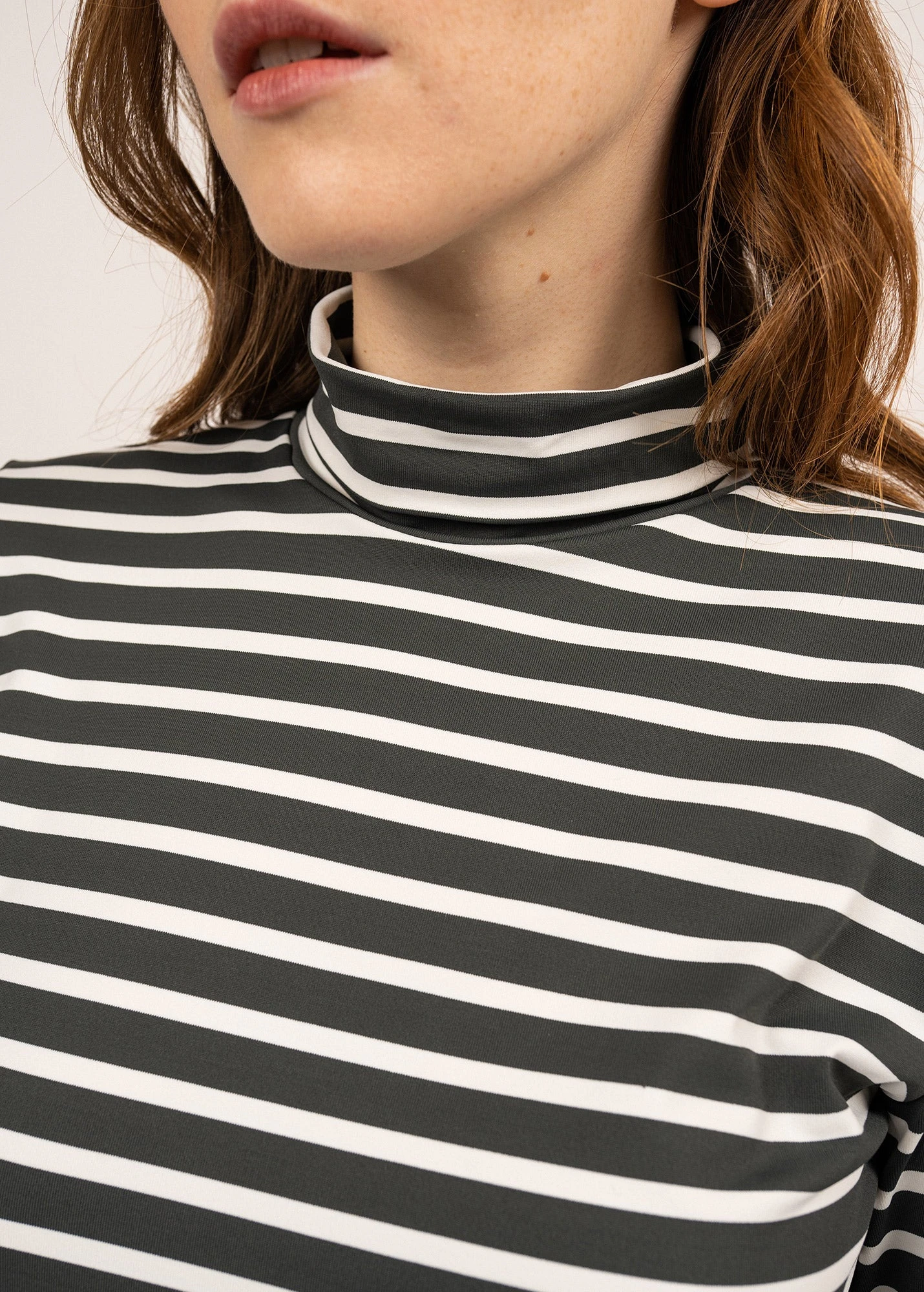 SAINT JAMES T-shirt Oural - à Col Roulé Rayé, En Jersey (VEGETAL/ECUME) 7 SAINT JAMES T-shirt Oural - à Col Roulé Rayé, En Jersey (VEGETAL/ECUME) - Image 5