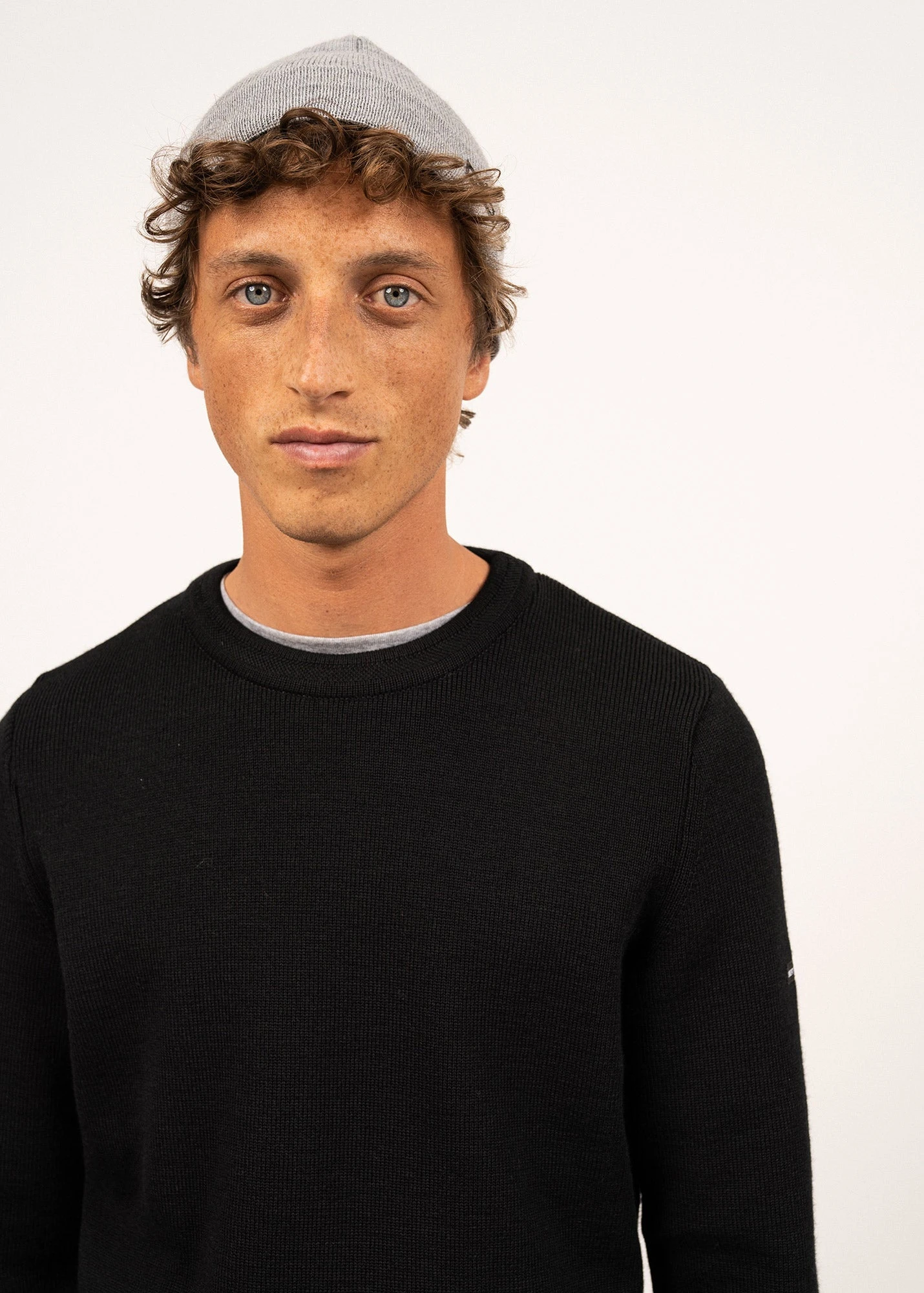 SAINT JAMES Pull Col Rond Locronan - En Pure Laine Vierge (NOIR) 6 SAINT JAMES Pull Col Rond Locronan - En Pure Laine Vierge (NOIR) - Image 4